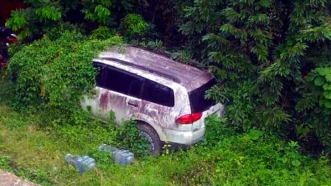 Mitsubishi Pajero Sport dibiarkan terbengkalai di Samarinda