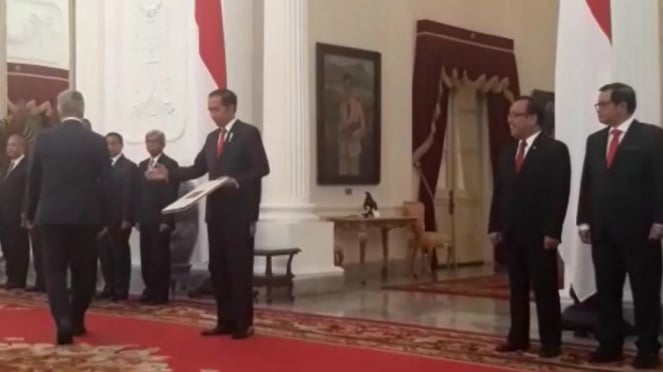 Presiden Jokowi terima surat kepercayaan dari 12 duta besar luar biasa untuk RI.