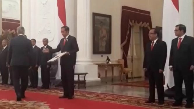 Presiden Jokowi terima surat kepercayaan dari 12 duta besar luar biasa untuk RI.