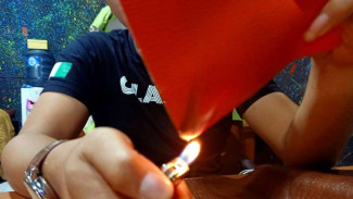 Cara Ampuh Bedakan Jok Kulit Asli dan Sintetis, Pakai Api