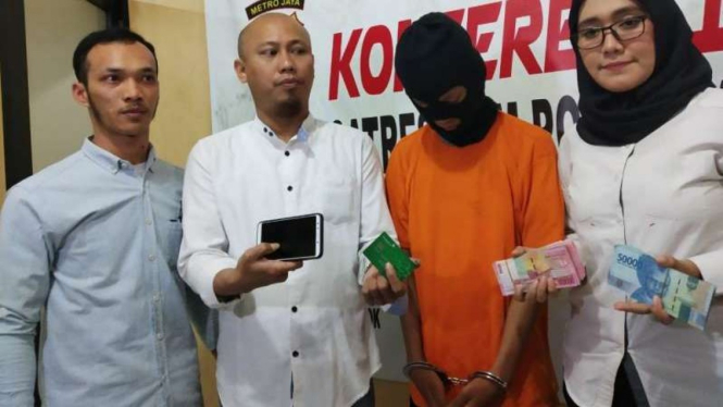Polisi tangkap YS, seorang mahasiswa di Depok, Jawa Barat.