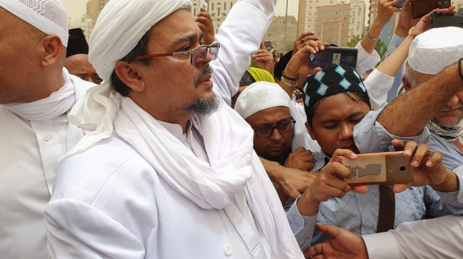 Habib Rizieq Shihab di pemakaman KH Maimoen Zubair