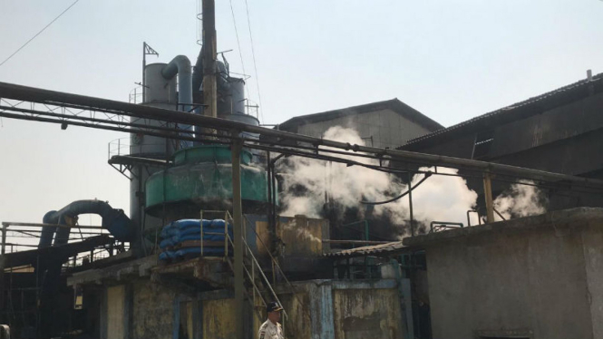 Pabrik yang menyumbang polusi di Jakarta