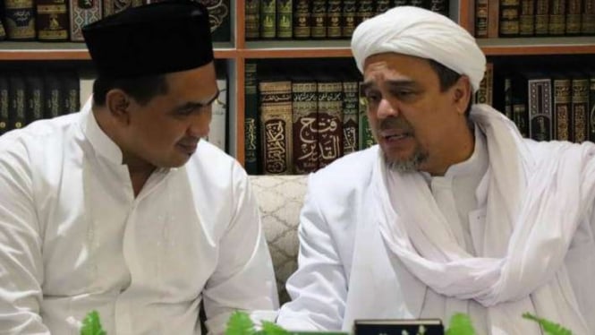 Salah satu putra Kiai Maimun Zubair, Taj Yasin, bertemu dengan Habib Rizieq.