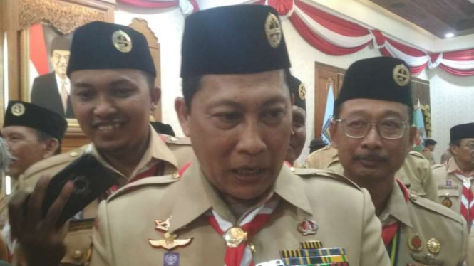 Kepala Bulog usai pelantikan Majelis Pembina Daerah Pramuka Jawa Timur di Gedung Negara Grahadi, Surabaya, pada Jumat, 9 Agustus 2019.