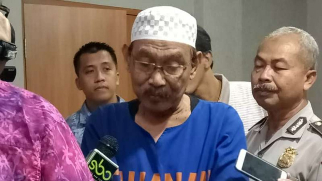 Tersangka penipuan haji berinisial MJ di Markas Kepolisian Daerah Metropolitan Jakarta Raya di Surabaya pada Jumat, 9 Agustus 2019.