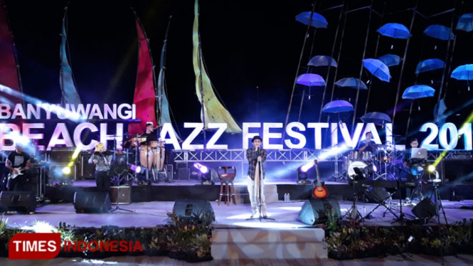 Glenn Fredly Meriahkan Banyuwangi Beach Jazz Festival 2019 di Amphitheater Pantai Marina Boom, Banyuwangi (Foto : Roghib Mabrur/Times Indonesia)
