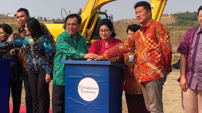 Groundbreaking pabrik pengolahan bahan baku aktif obat farmasi di kawasan industri Karawang New Industry City (KNIC), Jawa Barat