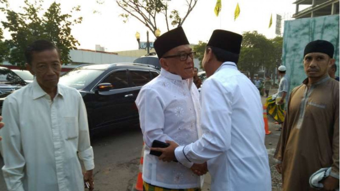 Aburizal Bakrie salat Idul Adha 2019 di kantor DPP Partai Golkar