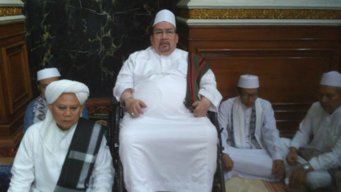 Habib Ali Ikut Salat Idul Adha di Masjid Al Marzuqiyah Senin Pagi