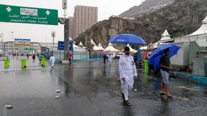 Kawasan Mina Arab Saudi diguyur hujan lebat