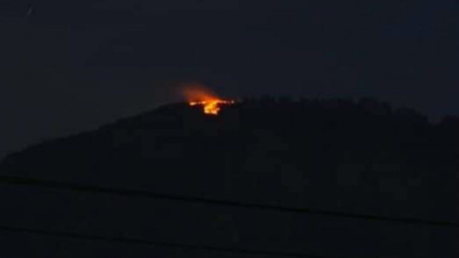 Gunung Batukaru Bali Kebakaran