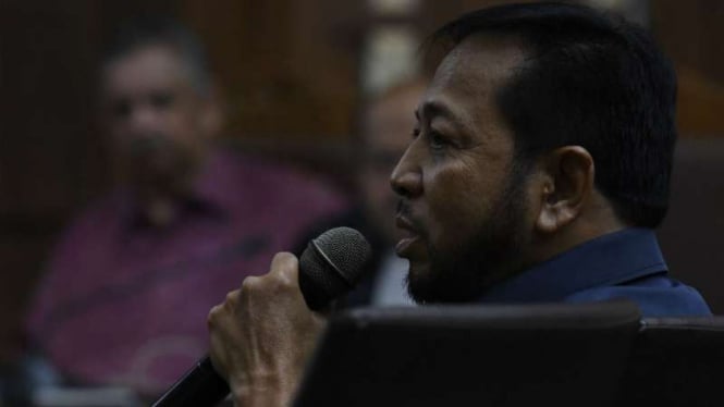 Penampilan baru Setya Novanto saat  bersaksi di sidang suap proyek PLTU Riau-1.