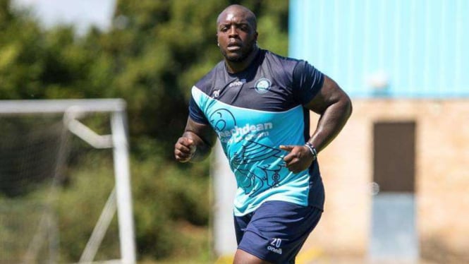 Penyerang Wycombe Wanderers, Adebayo Akinfenwa