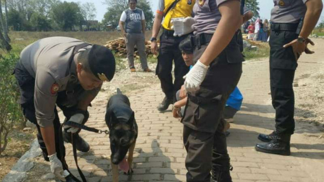 Anjing pelacak diturunkan usut pembunuhan satu keluarga di Kampung Gegeneng