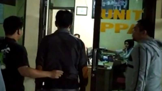 Pria pemeran video porno Gangbang Garut diperiksa polisi.