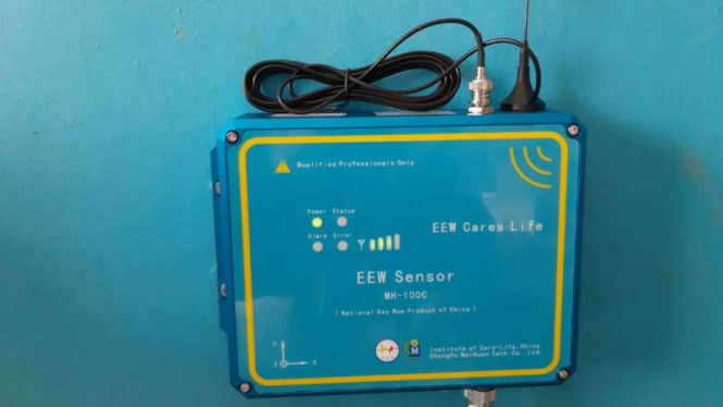 Alat sensor peringatan dini gempa (EEWS)