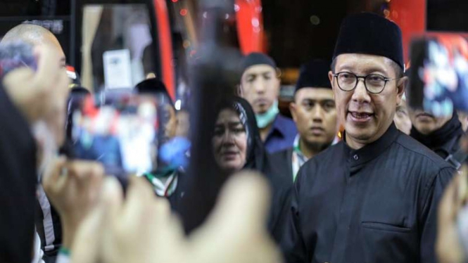 Mantan Menteri Agama Lukman Hakim Saifuddin saat mengantar kepulangan jemaah hajii.