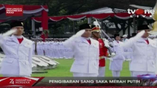 Tim pengibar bendera pusaka