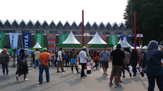Para penggemar Running Man memadati area fanmeeting di istora Senayan, Jakarta.