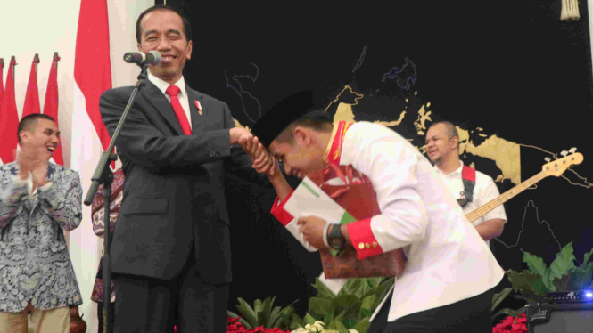 Presiden Jokowi saat ramah tamah dengan Paskibraka di Istana