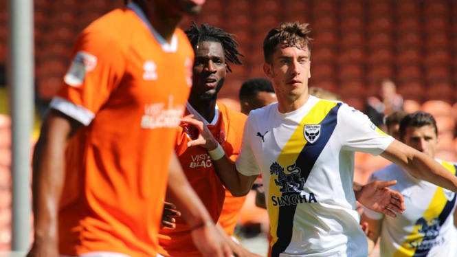 Duel Blackpool vs Oxford United.