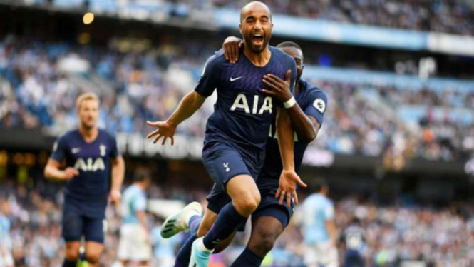 Gelandang Tottenham Hotspur, Lucas Moura rayakan gol.