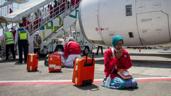 Sebanyak 360 jemaah haji kloter pertama tiba di Bandara Adi Soemarmo.