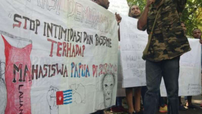 Mahasiswa Papua menggelar demonstrasi di Sumut, Senin, 19 Agustus 2019.