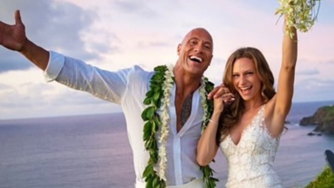 Dwayne Johnson dan Lauren Hashian resmi menikah.