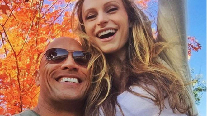 Dwayne Johnson dan Lauren Hashian