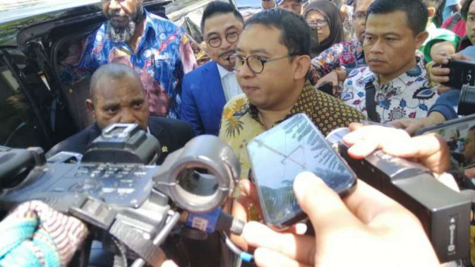 Wakil Ketua DPR, Fadli Zon, coba mengunjungi Asrama Mahasiswa Papua di Surabaya.
