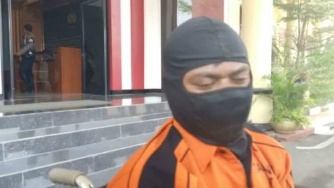Samin, pelaku pembunuhan satu keluarga di Serang, Banten.