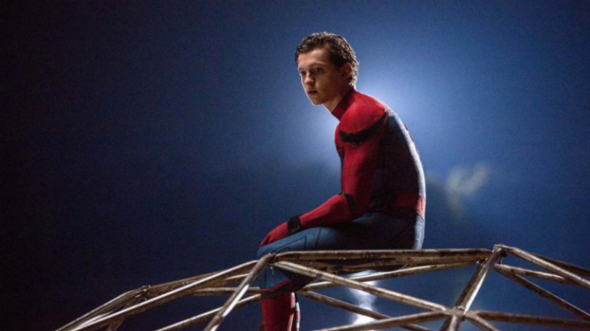 Tom Holland sebagai Spider-Man.