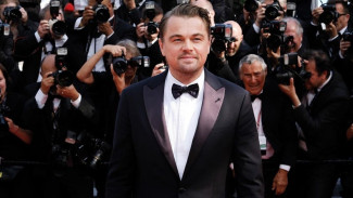 Leonardo DiCaprio Selamatkan Pria yang Hampir Mati di Laut