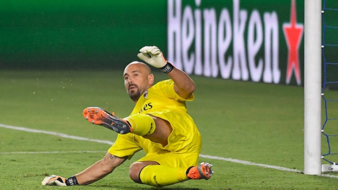 Kiper AC Milan, Pepe Reina