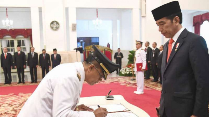 Presiden Jokowi melantik Wakil Gubernur Sulawesi Tengah Rusli Baco Dg. Pallabi.