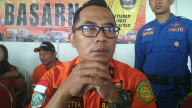 Kepala Basarnas Surabaya Prasetya Budiarto di Posko Operasi SAR Pelabuhan Tanjung Perak Surabaya, Jawa Timur, pada Senin, 26 Agustus 2019.