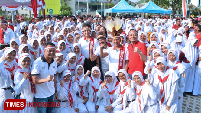 Warga Gresik saat deklarasi cinta Papua (FOTO: Akmal/TIMES Indonesia)