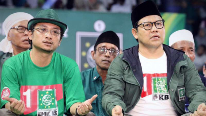 Ketua Umum PKB Muhaimin Iskandar (kanan) bersama Sekjen PKB M Hasanuddin Wahid.