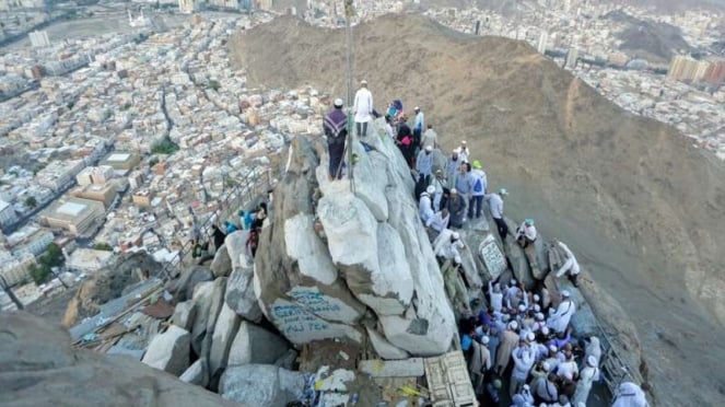 Pemandangan Kota Mekah dari puncak Jabal Nur, Gua Hira