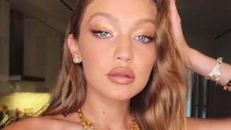 Pertama Kalinya Gigi Hadid Pamer Foto Usai Melahirkan