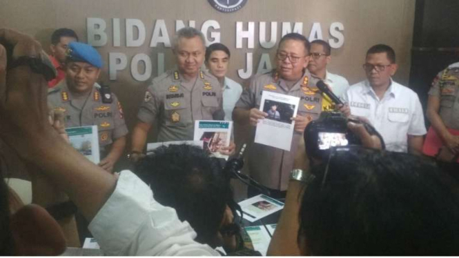 Kapolda Jatim Irjen Pol Luki Hermawan di Markas Polda Jatim. Tri Susanti telah ditetapkan sebagai tersangka kasus hoax terkait insiden di Asrama Mahasiswa Papua di Surabaya.