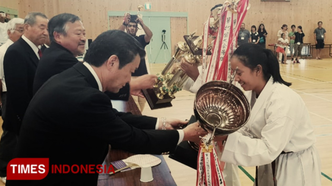Silvani Anjalia menyabet dua penghargaan di kejuaraan karate tingkat dunia di Nagano, Jepang (Foto: istimewa)