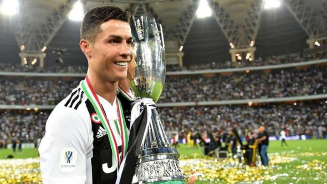 Cristiano Ronaldo membawa Juventus meraih gelar Supercoppa Italia 2019