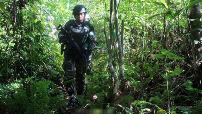 Prajurit TNI Komando Taktis Satgas Pamtas RI-PNG dari Batalyon Infanteri 713