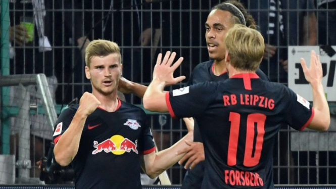 Pemain RB Leipzig merayakan gol ke gawang Borussia Monchengladbach