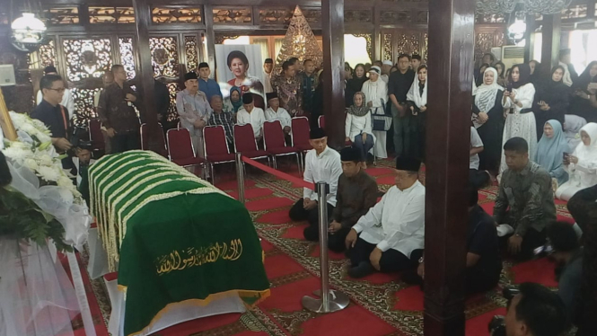 Presiden Joko Widodo melayat ke kediaman Susilo Bambang Yudhoyono di Puri Cikeas