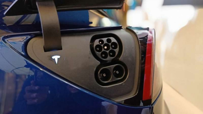 Mobil listrik Tesla Model 3 meluncur di Indonesia