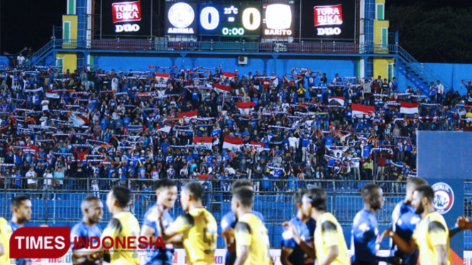 Aremania yang selalu mendukung timnya pada setiap pertandingan (FOTO: Tria Adha / TIMES Indonesia)